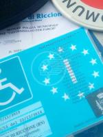 Usava il pass disabili di una defunta da tre anni Usava il pass disabili di una defunta da tre anni