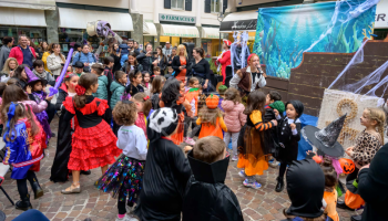 In festa tra zombi, zucche e magia: un Halloween da record che continua fino al 2 novembre In festa tra zombi, zucche e magia: un Halloween da record che continua fino al 2 novembre